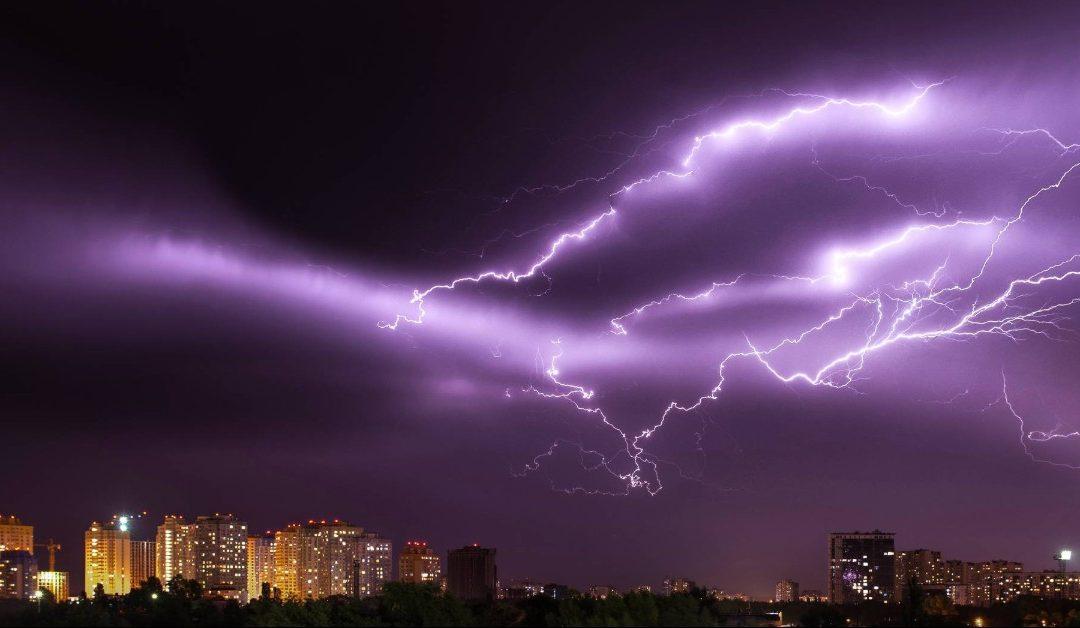 How to Stay Safe from Lightning Strikes On a Golf Course
